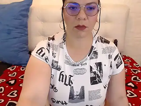 Snapshot of Angiee_BBW chatting on 09/09/25, 05:56 Angiee BBW online show from 09/09/25, 05:56