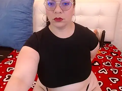 Snapshot of Angiee_BBW chatting on 10/02/25, 08:49 Angiee BBW online show from 10/02/25, 08:49