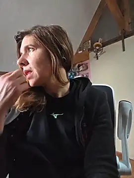 Snapshot of Lina_lou4 chatting on 12/21/25, 01:29 Lina lou4 online show from 12/21/25, 01:29