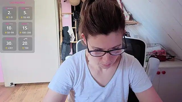 Snapshot of Lina_lou4 chatting on 05/11/26, 12:44 Lina lou4 online show from 05/11/26, 12:44