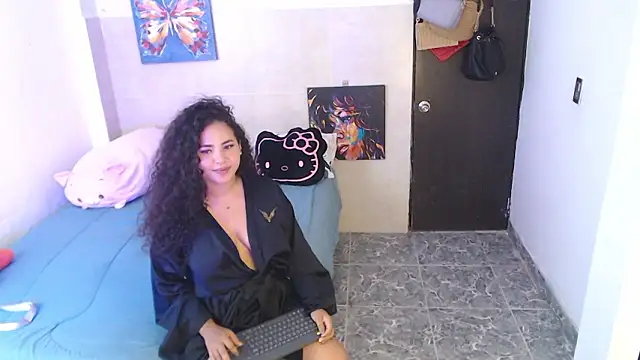Snapshot of luciana_keating chatting on 03/24/26, 06:29 luciana keating online show from 03/24/26, 06:29