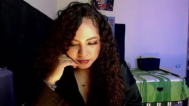 Snapshot of luciana_keating chatting on 06/25/26, 07:35 luciana keating online show from 06/25/26, 07:35