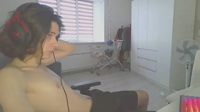 Snapshot of CandyChell chatting on 12/02/24, 05:48 CandyChell online show from 12/02/24, 05:48