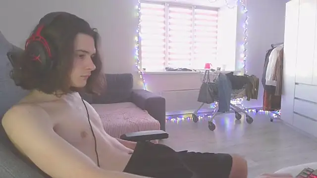 Snapshot of CandyChell chatting on 12/24/24, 10:55 CandyChell online show from 12/24/24, 10:55