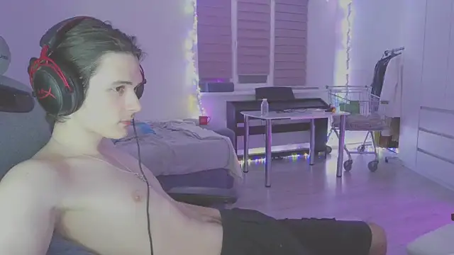 Snapshot of CandyChell chatting on 02/22/25, 05:35 CandyChell online show from 02/22/25, 05:35