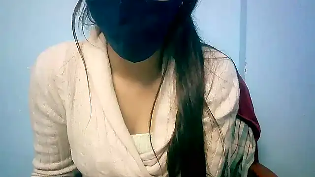 Snapshot of lovelydesi21 chatting on 12/13/24, 02:05 lovelydesi21 online show from 12/13/24, 02:05