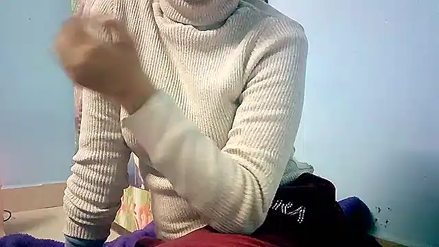 Snapshot of lovelydesi21 chatting on 01/11/25, 12:18 lovelydesi21 online show from 01/11/25, 12:18