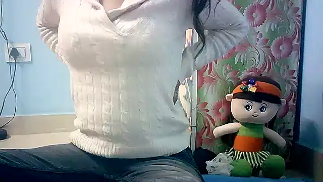 Snapshot of lovelydesi21 chatting on 01/19/25, 04:04 lovelydesi21 online show from 01/19/25, 04:04