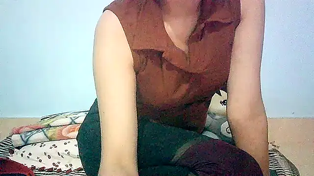 Snapshot of lovelydesi21 chatting on 01/31/25, 04:38 lovelydesi21 online show from 01/31/25, 04:38