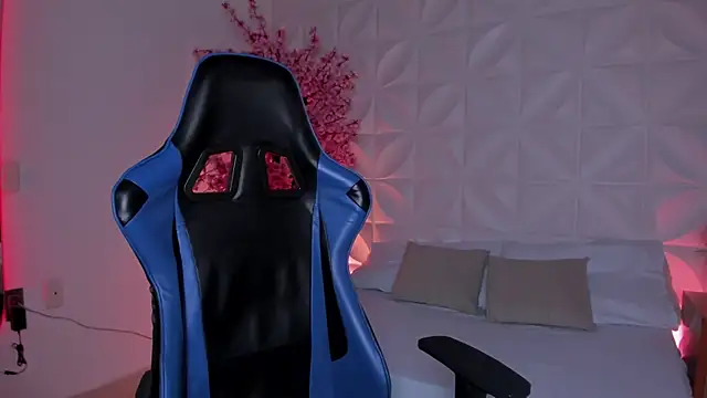 cora 22 online show from 12/20/25, 12:34