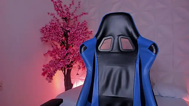 cora 22 online show from 02/13/26, 01:18