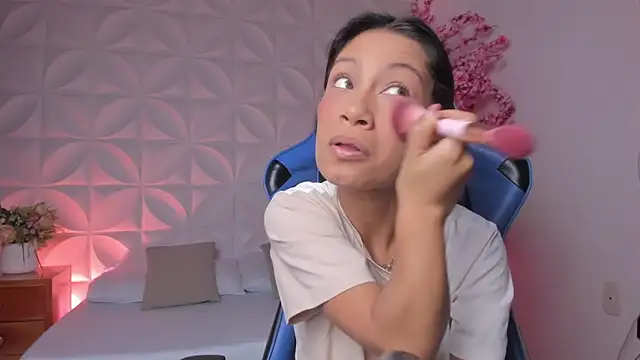 cora 22 online show from 03/19/26, 12:42