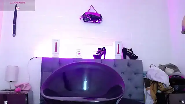 Snapshot of louise_nails chatting on 01/14/25, 08:15 louise nails online show from 01/14/25, 08:15