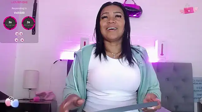 Snapshot of louise_nails chatting on 01/16/25, 03:13 louise nails online show from 01/16/25, 03:13