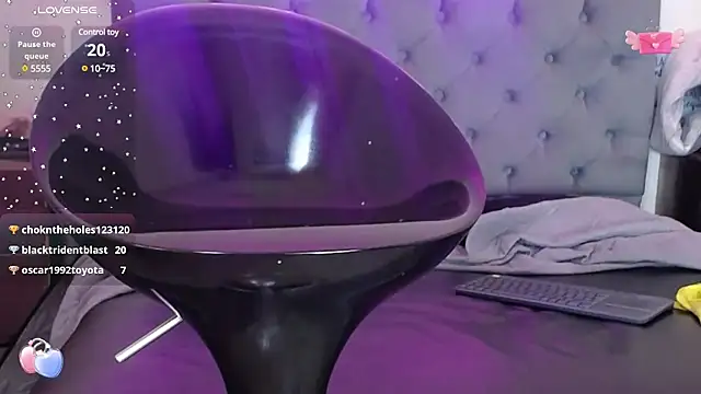 Snapshot of louise_nails chatting on 02/06/25, 07:35 louise nails online show from 02/06/25, 07:35