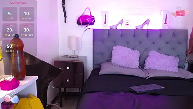 Snapshot of louise_nails chatting on 02/12/25, 09:33 louise nails online show from 02/12/25, 09:33