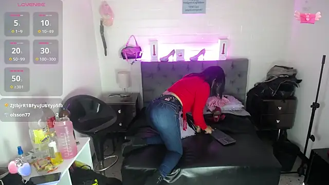 Snapshot of louise_nails chatting on 02/23/25, 12:48 louise nails online show from 02/23/25, 12:48