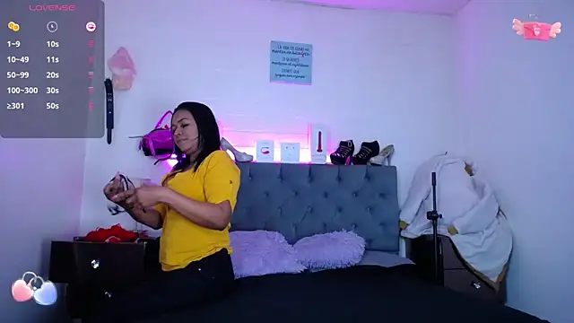 Snapshot of louise_nails chatting on 03/20/25, 06:31 louise nails online show from 03/20/25, 06:31