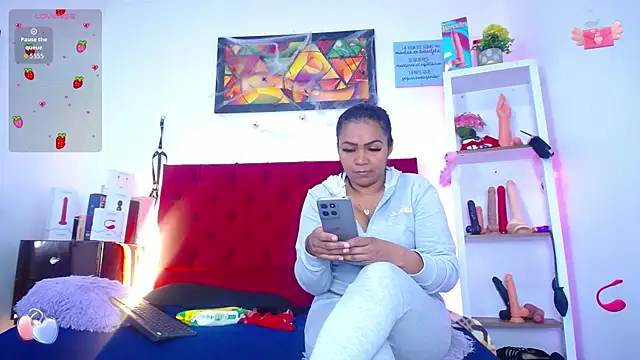 Snapshot of louise_nails chatting on 11/15/25, 02:35 louise nails online show from 11/15/25, 02:35