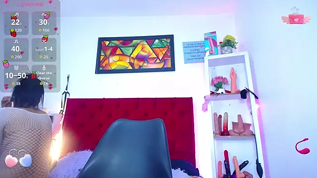 Snapshot of louise_nails chatting on 11/26/25, 04:41 louise nails online show from 11/26/25, 04:41