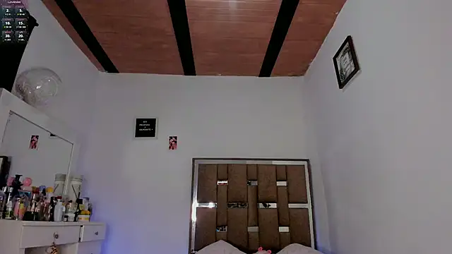 Snapshot of kendall-ewers chatting on 09/21/25, 12:01 kendall-ewers online show from 09/21/25, 12:01