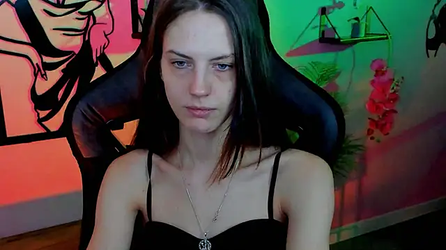 Snapshot of EmilyWilden chatting on 10/21/25, 08:37 EmilyWilden online show from 10/21/25, 08:37
