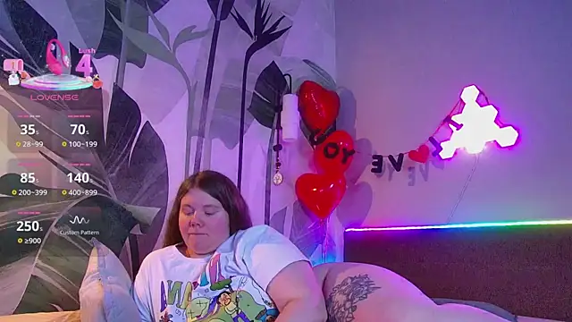 Snapshot of RubyValen chatting on 02/17/26, 01:35 RubyValen online show from 02/17/26, 01:35