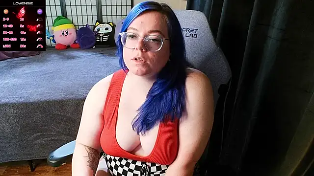 Snapshot of KiraSpitQueen chatting on 12/13/24, 01:59 KiraSpitQueen online show from 12/13/24, 01:59