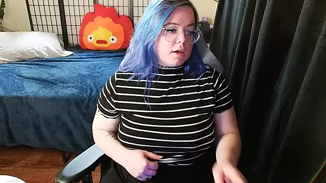 Snapshot of KiraSpitQueen chatting on 03/23/25, 01:42 KiraSpitQueen online show from 03/23/25, 01:42