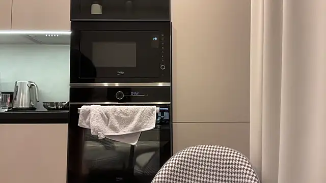 Bear bear  online show from 11/22/25, 11:31