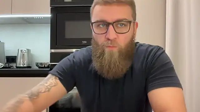 Bear bear  online show from 11/25/25, 11:21