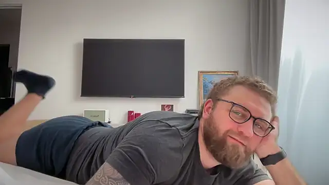 Bear bear  online show from 04/22/26, 09:33