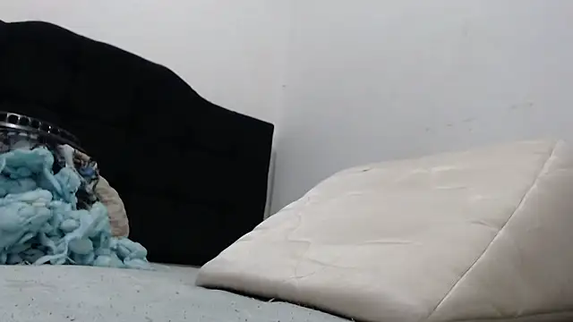 Snapshot of Emmily_Fox chatting on 12/03/24, 11:02 Emmily Fox online show from 12/03/24, 11:02