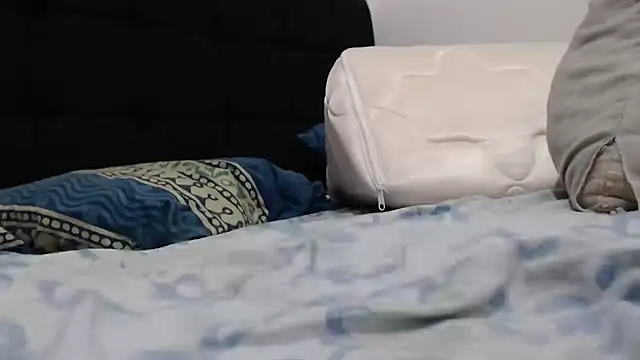 Snapshot of Emmily_Fox chatting on 12/12/24, 07:37 Emmily Fox online show from 12/12/24, 07:37