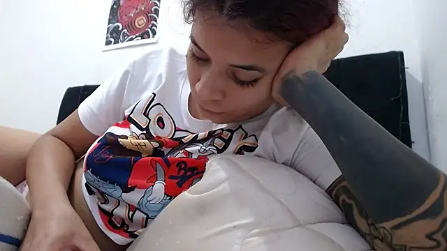 Snapshot of Emmily_Fox chatting on 02/11/25, 10:07 Emmily Fox online show from 02/11/25, 10:07