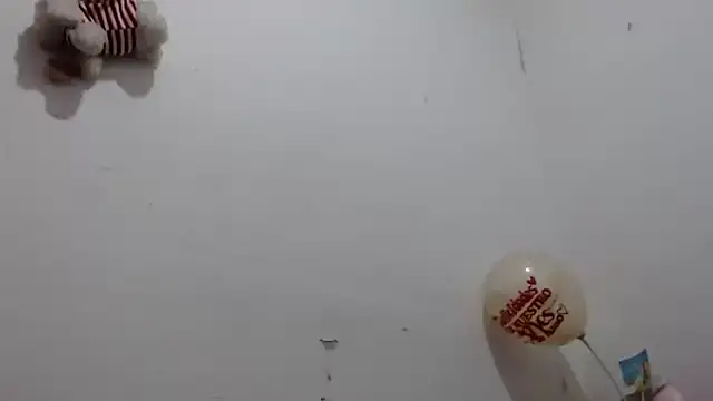 Snapshot of Emmily_Fox chatting on 02/15/25, 06:33 Emmily Fox online show from 02/15/25, 06:33