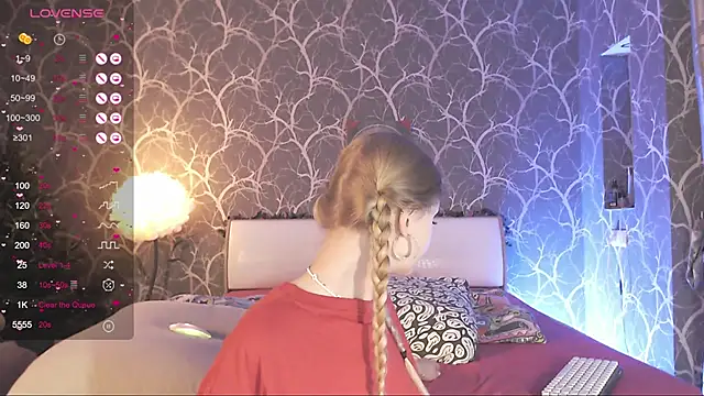 MiaMiaMeow online show from 12/20/25, 11:39