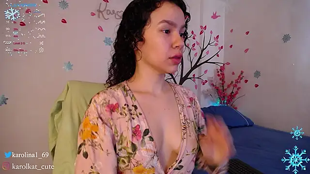 Snapshot of Karolina_1 chatting on 12/20/24, 01:43 Karolina 1 online show from 12/20/24, 01:43