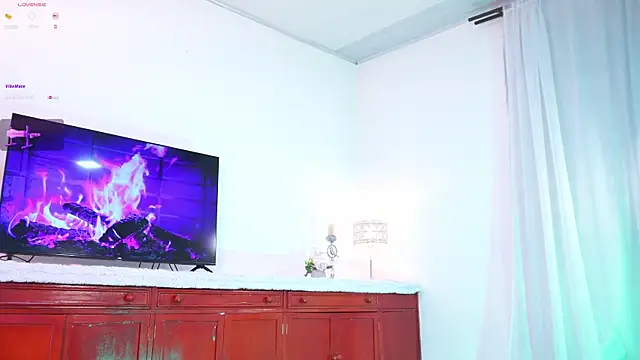 lara giraldo online show from 10/08/25, 11:24