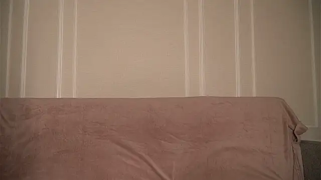 Snapshot of julias_tapes chatting on 10/23/25, 02:49 julias tapes online show from 10/23/25, 02:49