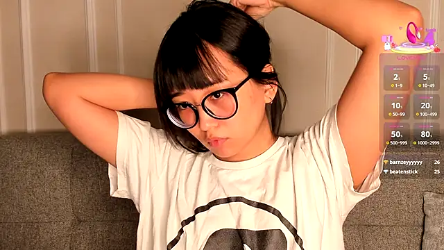 Snapshot of julias_tapes chatting on 12/22/25, 01:35 julias tapes online show from 12/22/25, 01:35