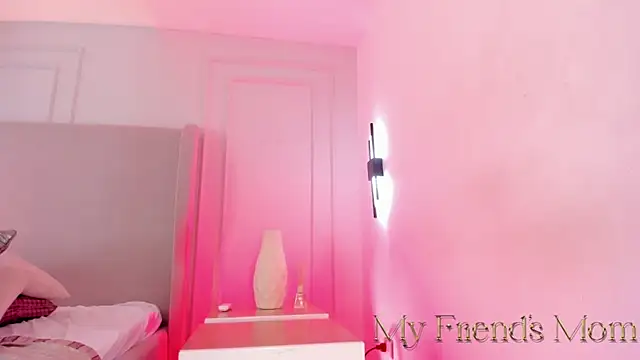 Snapshot of my_friends_mom chatting on 03/05/25, 02:34 my friends mom online show from 03/05/25, 02:34