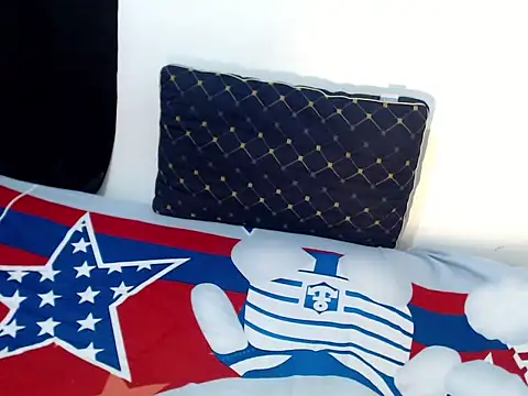 Snapshot of imyours-chenxx chatting on 11/21/25, 09:41 imyours-chenxx online show from 11/21/25, 09:41