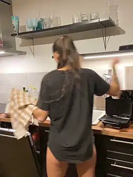 Snapshot of spottyyy chatting on 01/18/26, 08:01 spottyyy online show from 01/18/26, 08:01