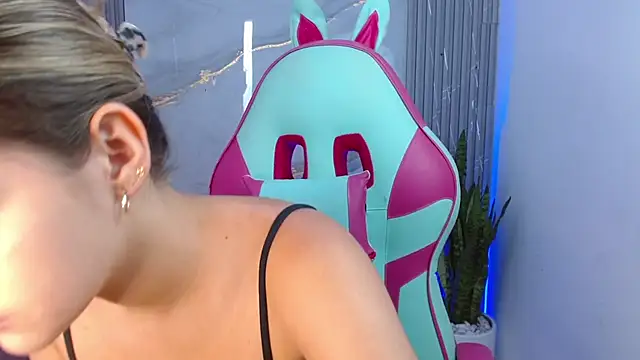 Snapshot of sofia_henaok chatting on 02/22/25, 06:19 sofia henaok online show from 02/22/25, 06:19