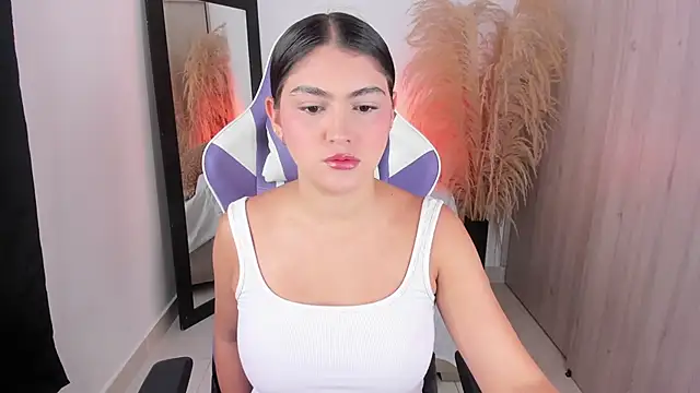 Snapshot of sofia_henaok chatting on 12/02/25, 09:21 sofia henaok online show from 12/02/25, 09:21