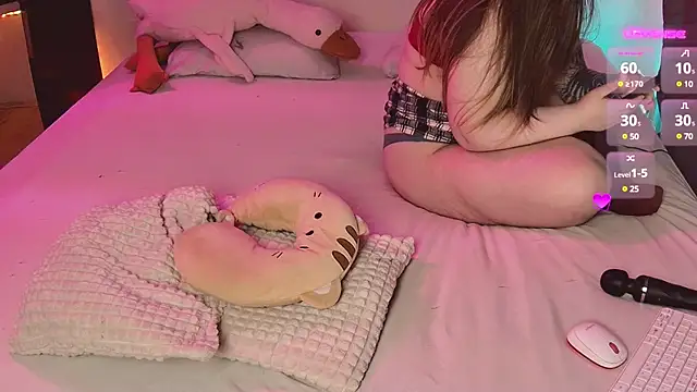 Snapshot of cutenessa chatting on 02/14/25, 12:14 cutenessa online show from 02/14/25, 12:14