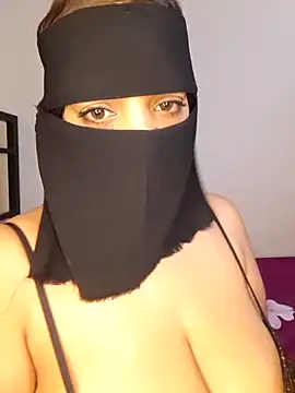 Snapshot of amerlov15 chatting on 10/08/25, 11:19 amerlov15 online show from 10/08/25, 11:19