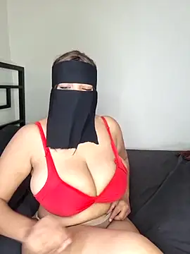 Snapshot of amerlov15 chatting on 11/01/25, 11:45 amerlov15 online show from 11/01/25, 11:45