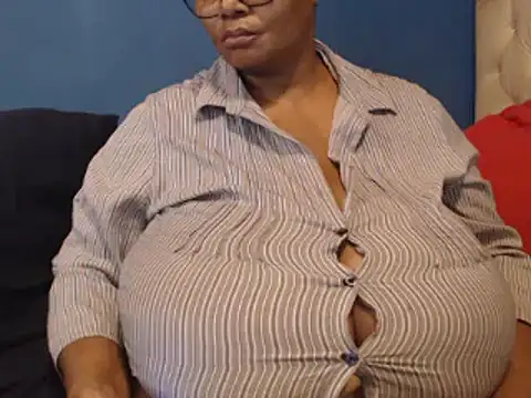 Snapshot of CUTEFIRMMELONSS chatting on 02/18/25, 12:06 CUTEFIRMMELONSS online show from 02/18/25, 12:06